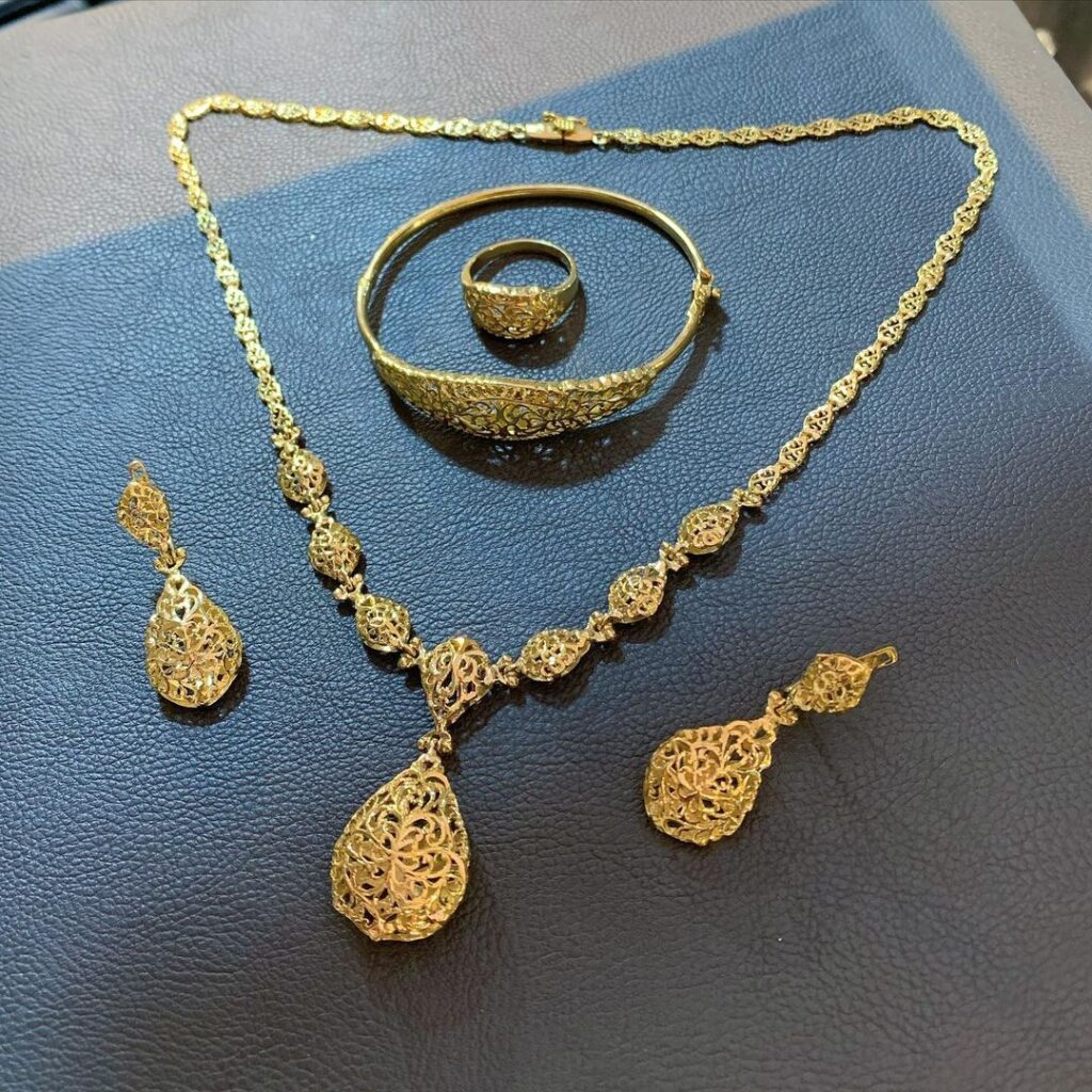 Parure De Bijoux - Ensemble Complet (collier, Boucles, Bracelet) - Occasion
